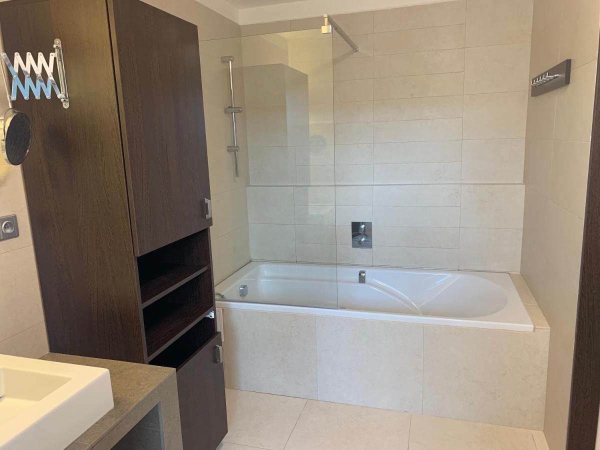 Apartman S Wellness Sluzbami Čerčany Bagian luar foto