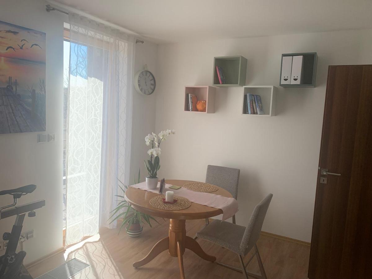 Apartman S Wellness Sluzbami Čerčany Bagian luar foto
