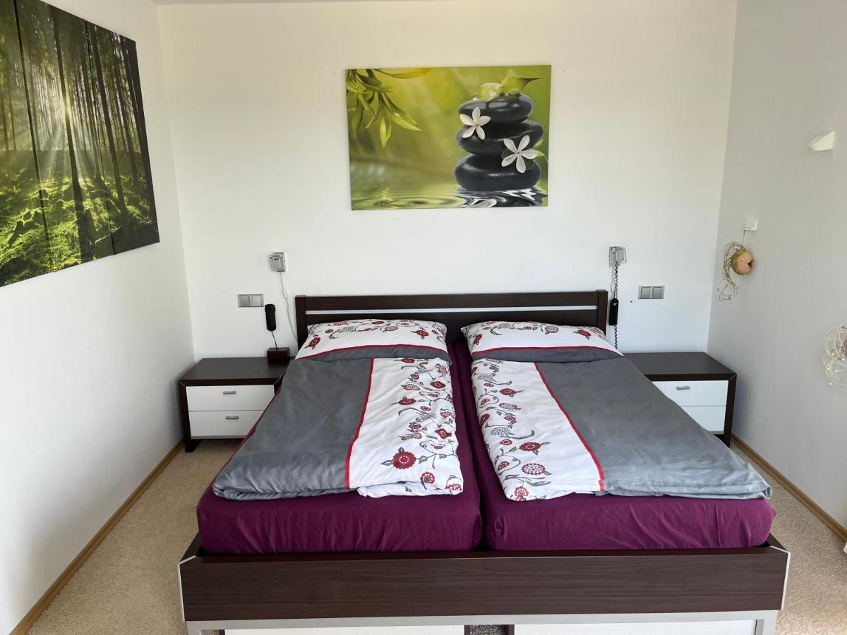 Apartman S Wellness Sluzbami Čerčany Bagian luar foto