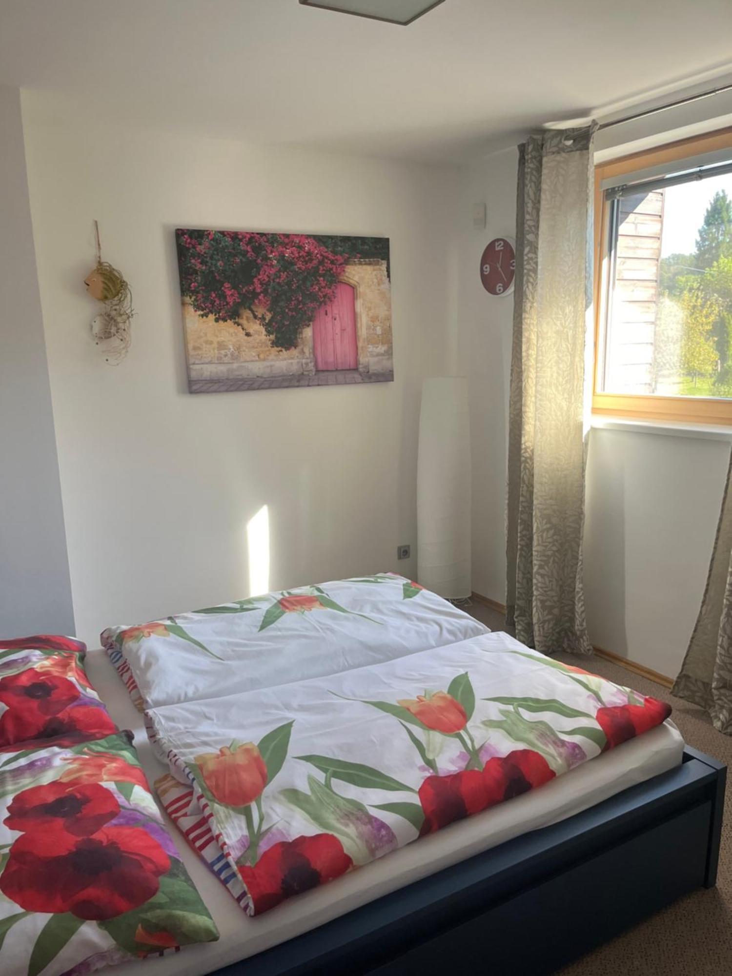 Apartman S Wellness Sluzbami Čerčany Bagian luar foto