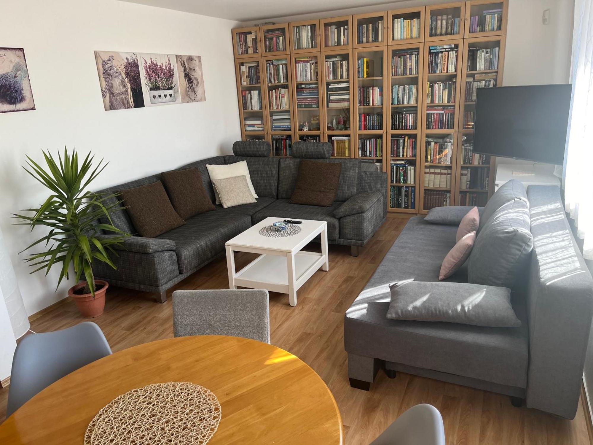 Apartman S Wellness Sluzbami Čerčany Bagian luar foto